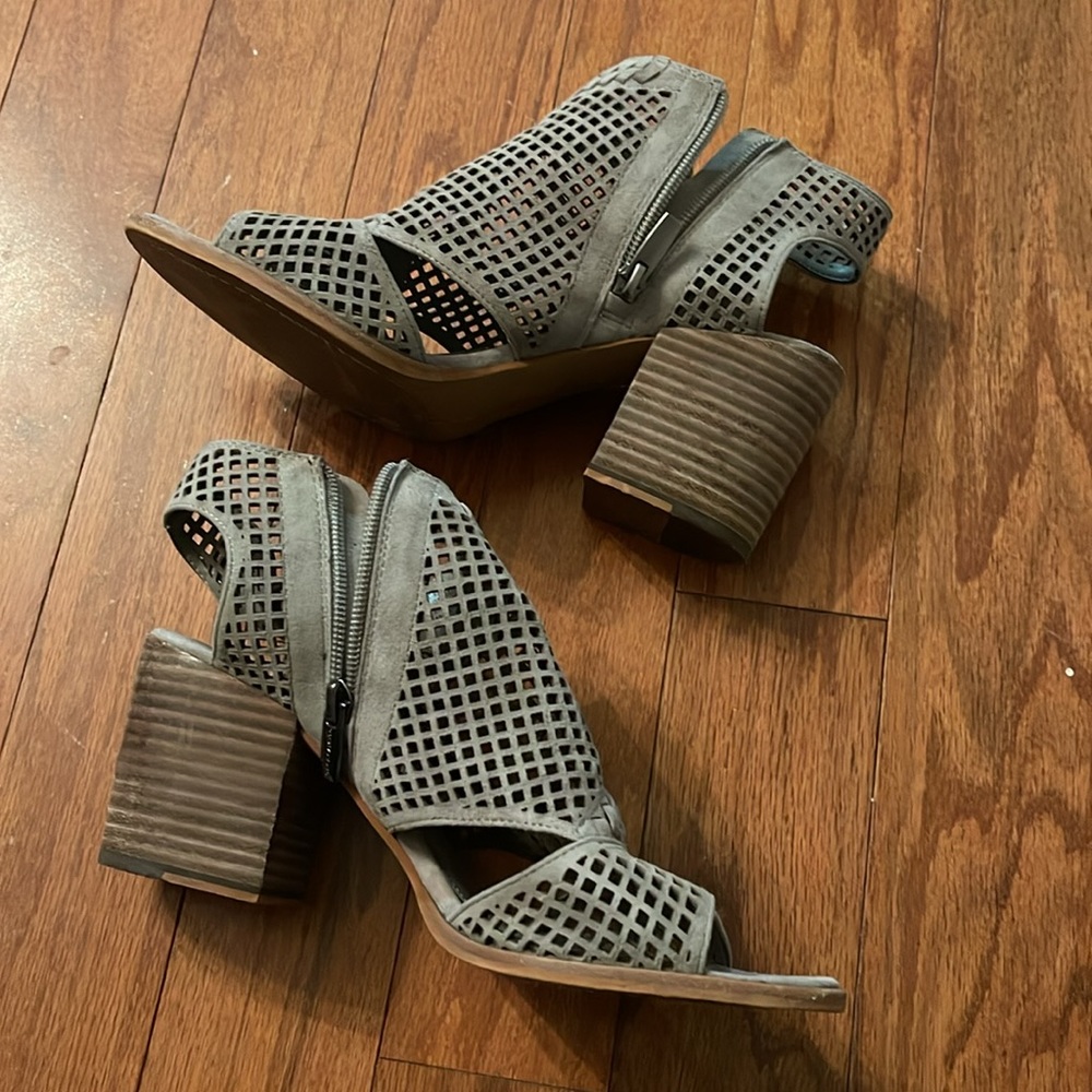 Vince Camuto open toe block heel sandals - Picture 2 of 5